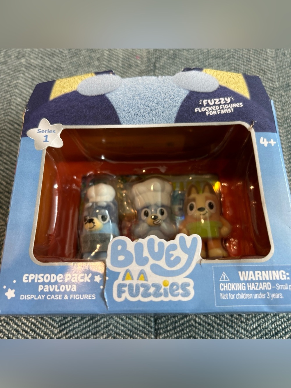 Bluey Fuzzies Pavlova, 3 Flocked Collectible Mini-Figures Display Case New